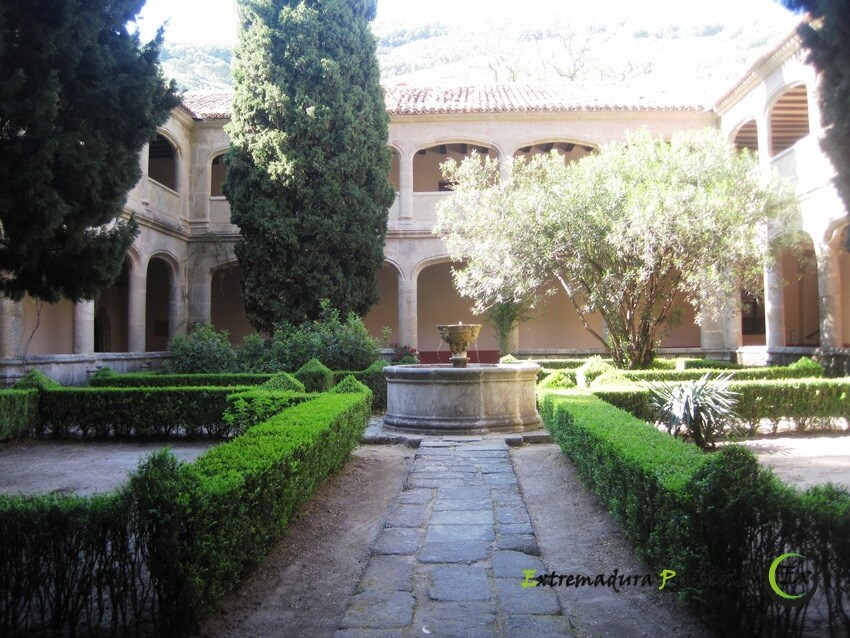 Ver Claustro del monasterio de Cuacos de Yuste
